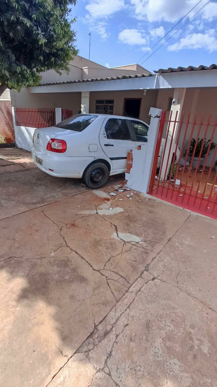 Imagem de compartilhamento para o artigo Motorista embriagado colide em residência e é detido em Costa Rica da MS Todo dia